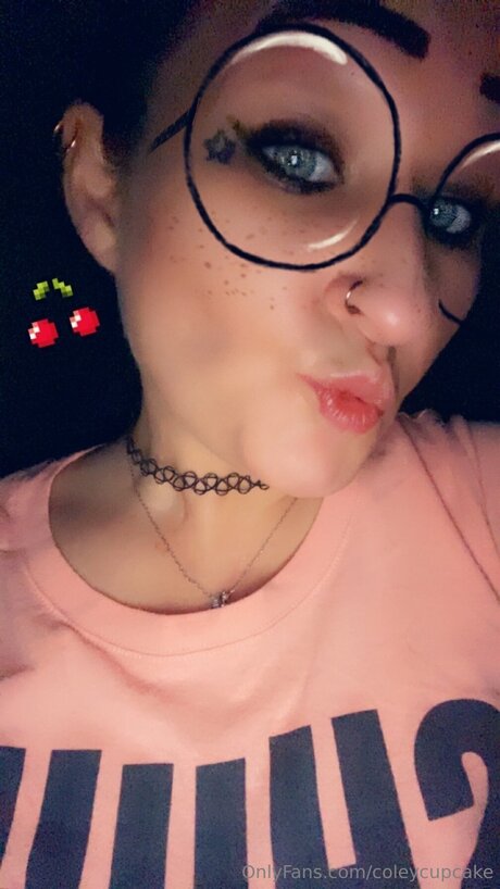 Coleycupcake model top photos