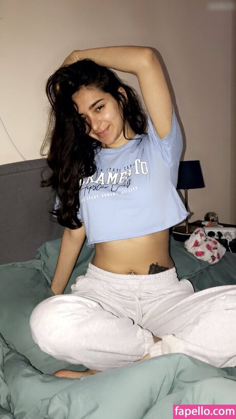 Saya Karim star nude image