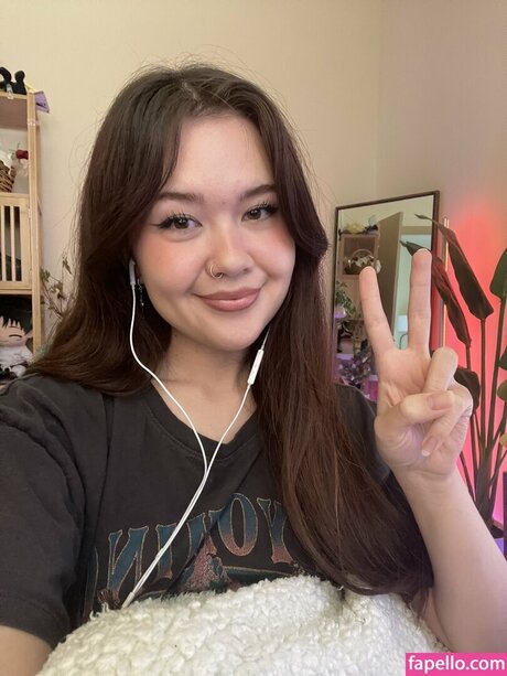 Alana Misako sexy actress img