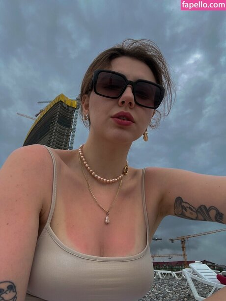 lunese me sexy model img