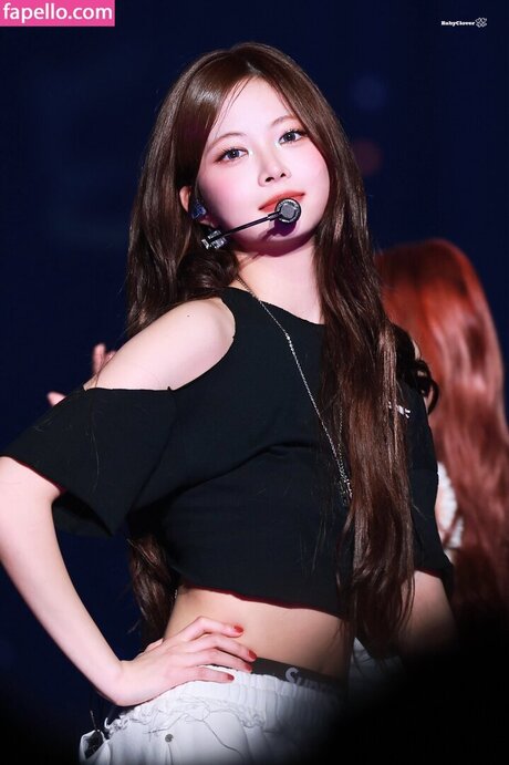 Hong Eunchae_ star hot photos