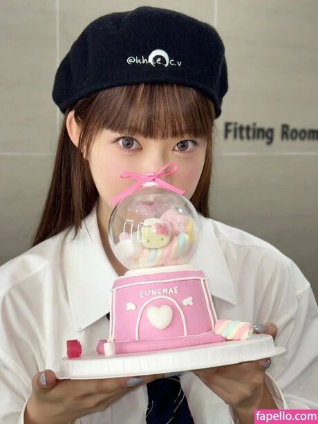 Hong Eunchae_ Profile pic