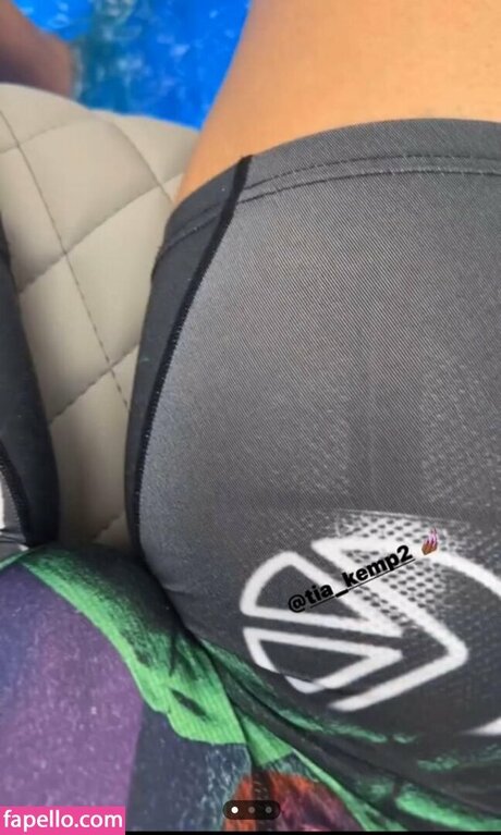 Tia Kemp model erotic picture