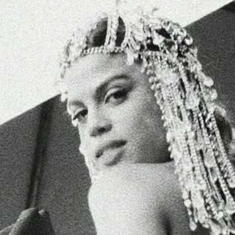 Clara Buarque sexy actress galleries