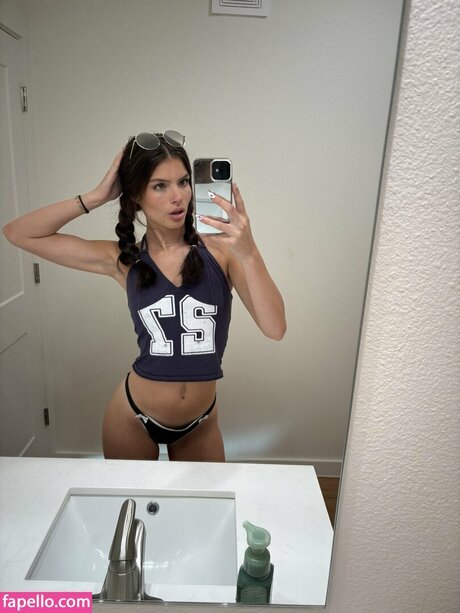 Lacey Solberg model pretty image