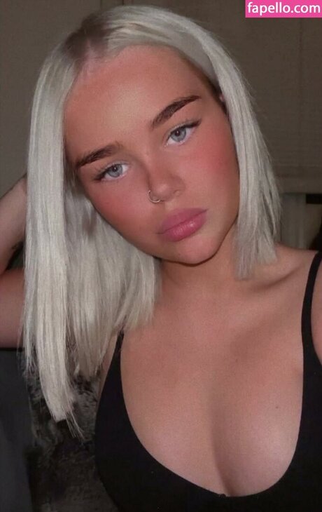 Lotus Petrie pretty actress galleries