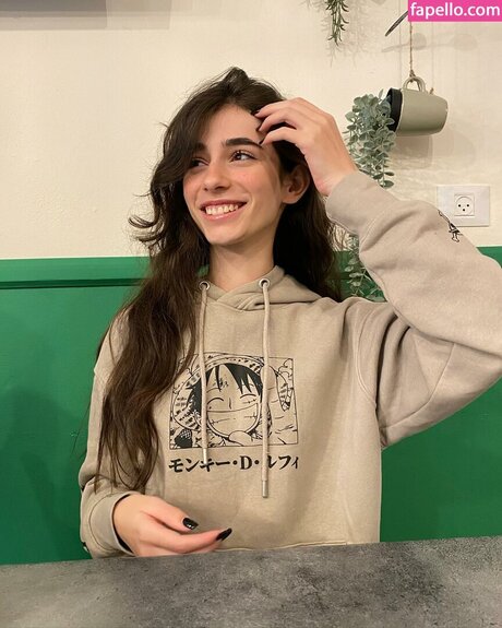 layla wa model erotic photos