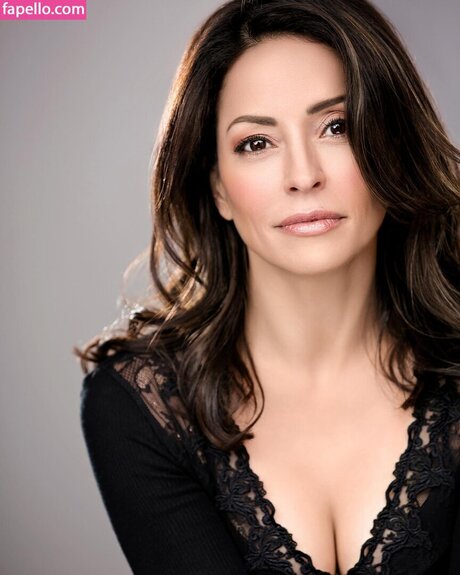 Emmanuelle Vaugier star archive