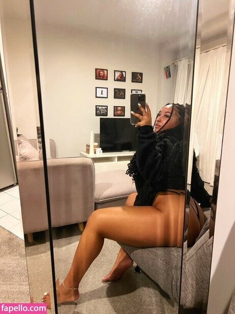 Melanadavids nude star img