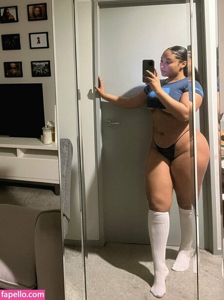 Melanadavids pornographic model image