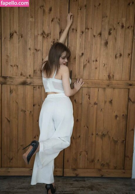 SelenaDearden naked star photo