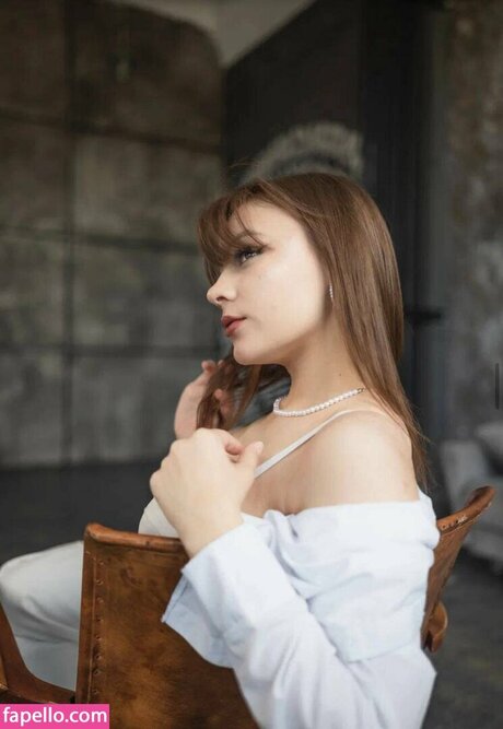 SelenaDearden pretty pornstar img