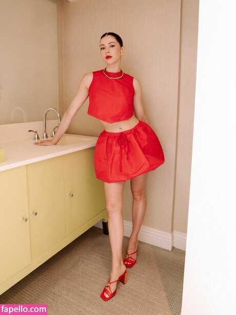 Hermione Corfield adult star img