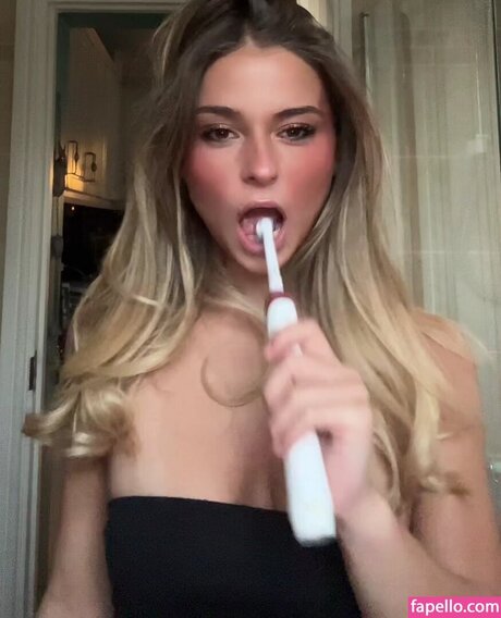 gr0us3 and maisi3 pornographic actress img