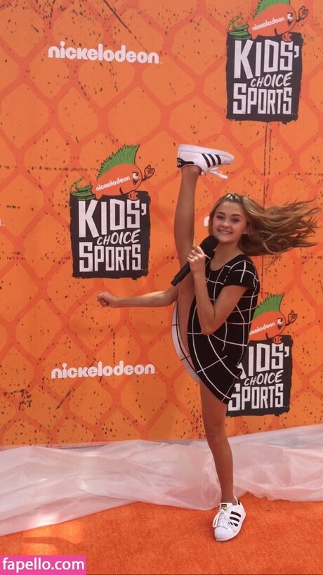 lizzygreene naked actress image