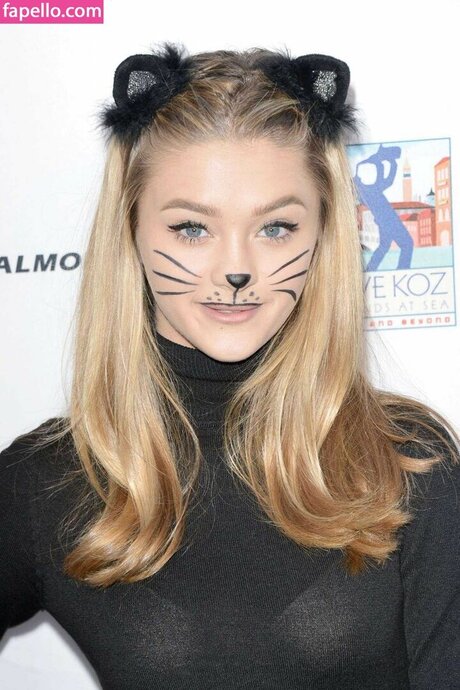 lizzygreene sexy actress pic
