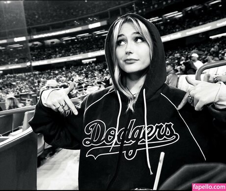 Alyvia Alyn Lind nice star photos