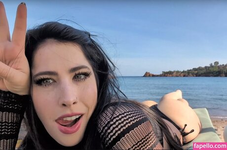 Fishtank naked pornstar pic