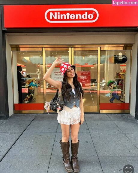 mcd00dle hot actress galleries