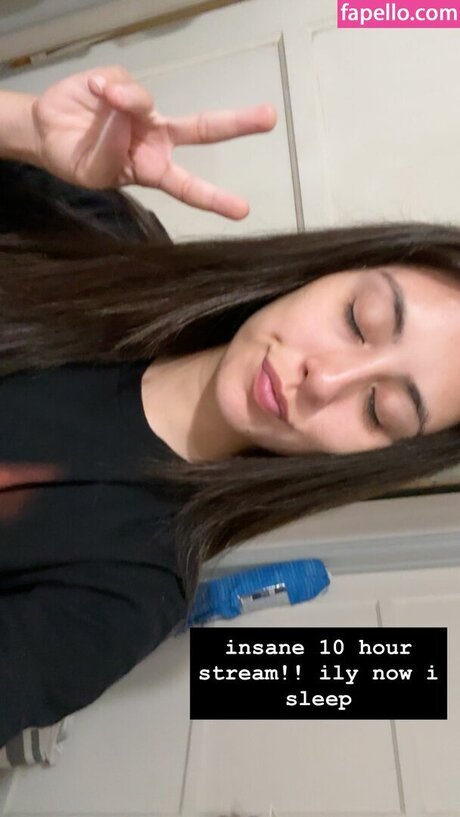 mcd00dle beautiful model pic