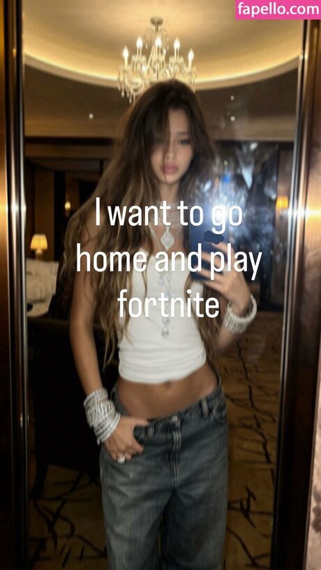 liverandheart model pretty photo