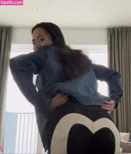 Riishka Asmr star nude pic