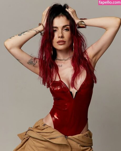 Mamarika model top archive