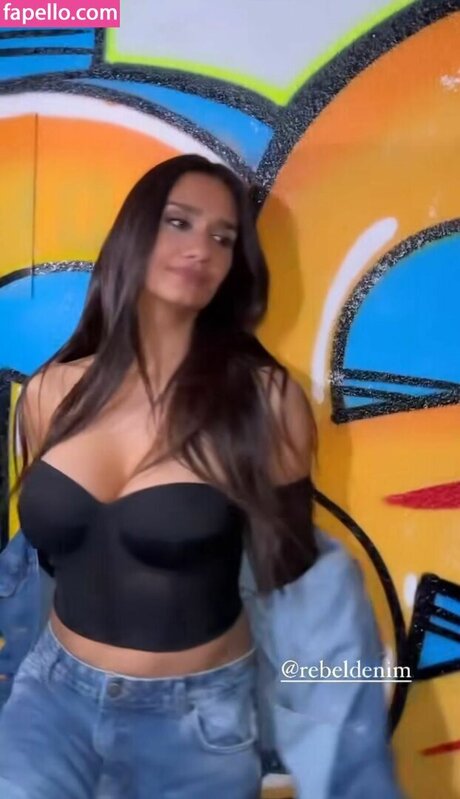 Momi Giardina naked model pictures