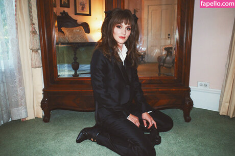 Leighton Meester art actress photos