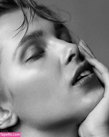 Laura Oganessian hd star photo