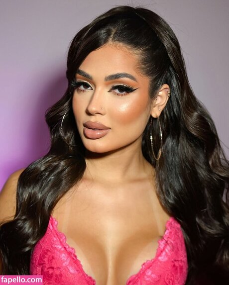 Mirely Gomes hot star photos