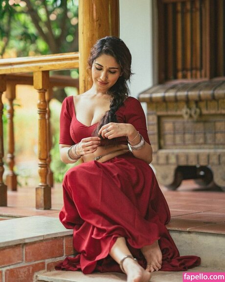 Ruhani Sharma model pictures