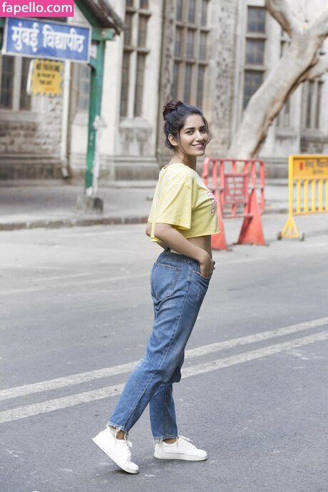 Ruhani Sharma pornographic model images