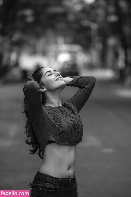 Ruhani Sharma star hot images