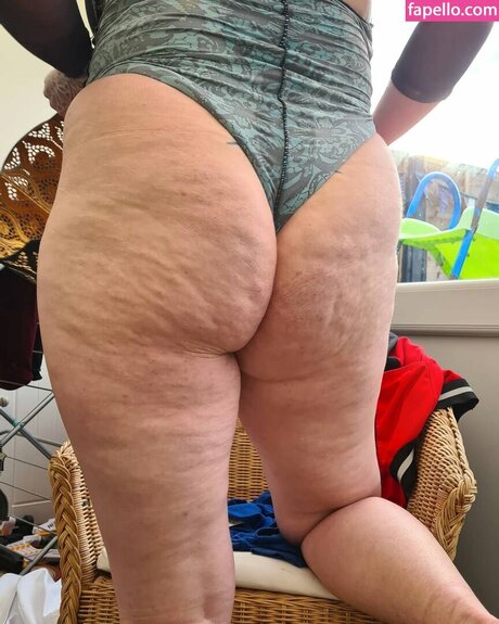 knee deep in life star nudes img