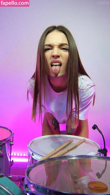 Kriss Drummer sex model img