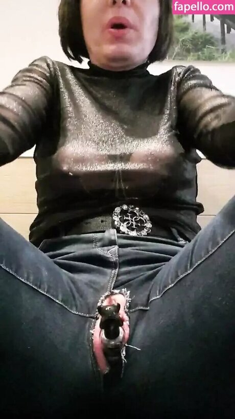 Julie Withthecake pretty pornstar gallery