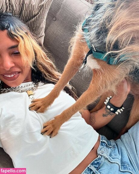 Spellling exclusive actress photo