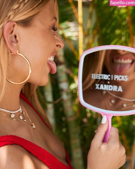 Xandra Pohl model perfect image