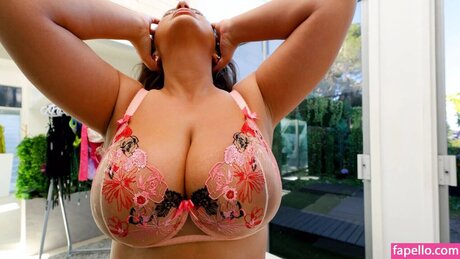 Coco Rains star hot photos