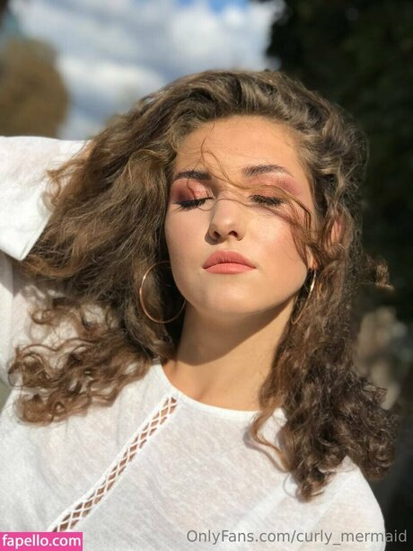 Sordid refinery adult model pic