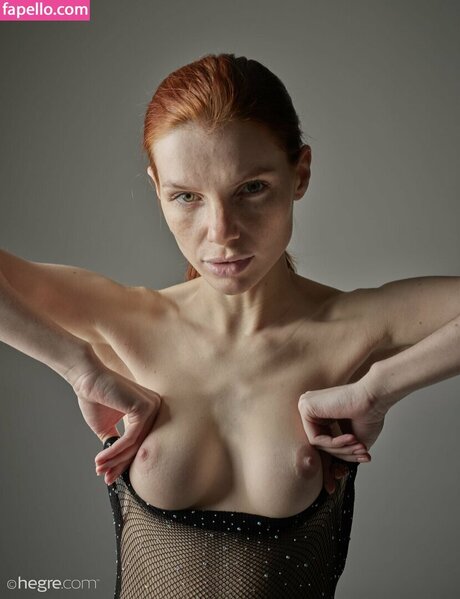 Redhead Vi nude actress pic