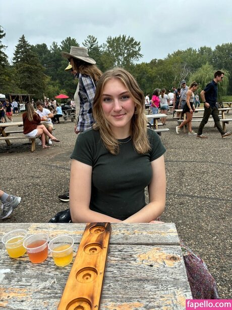 atrophicbtrfly sex model image