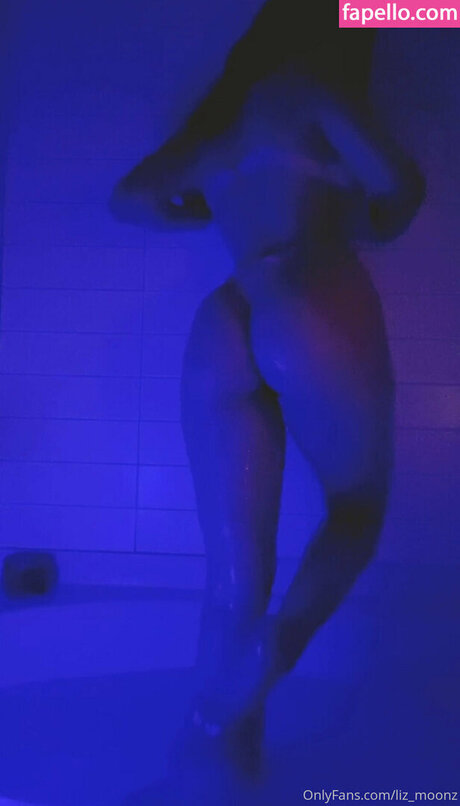 Liz Moonz star top galleries