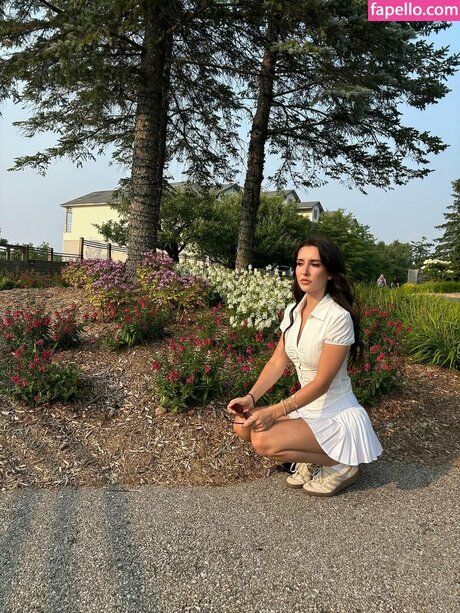 brieanneroksa naked model pics