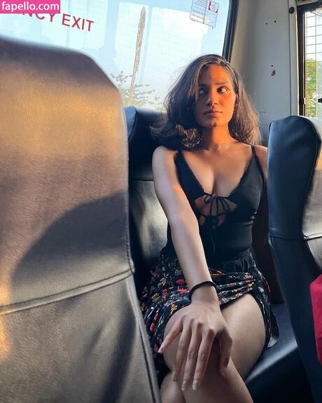 Toskaaa Bong Girl nice pornstar image