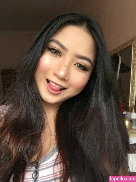 Zizi Wong pretty star photos