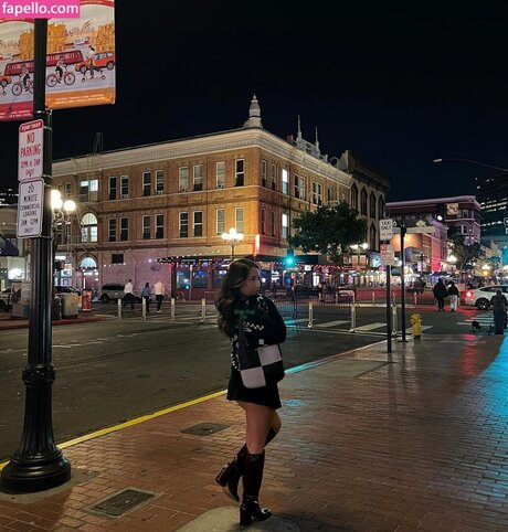 Chloe Aquino art star picture