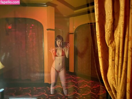 putemignonne model naked pictures