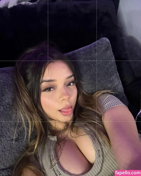 yessseeeniiaa hot model photo